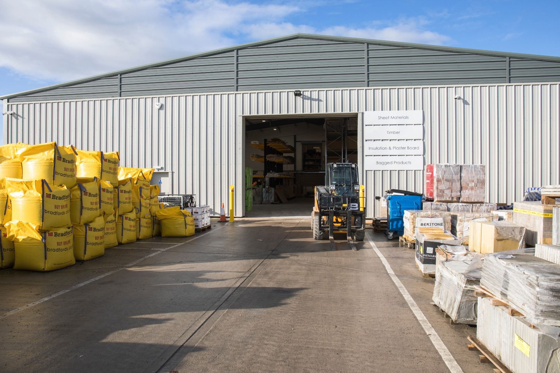 new-builders-merchant-warehouse-for-bradfords-building-supplies-sherborne